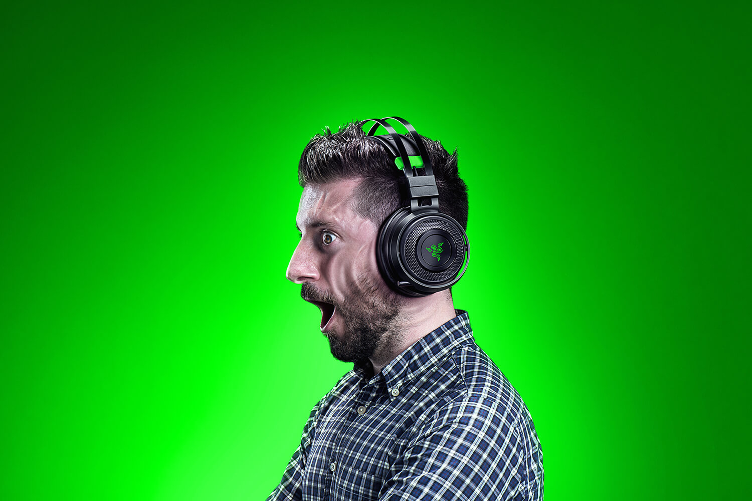 Razer Nari Ultimate HyperSense Gaming Headset 360° Surround-Sound Wireless RF + 3.5mm Chroma RGB for Xbox One Black/Green